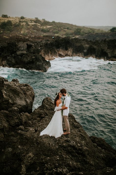 Private Hawaii Wedding, Hawaiian Elopement Ideas, Hawaii Wedding Photoshoot, Hawaii Wedding Photos, Hawaii Elopement Photography, Hawaiian Wedding Reception, Hawaii Wedding Ideas, Tropical Wedding Photography, Hawaii Photoshoot