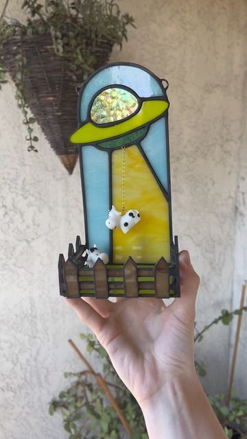 Lotr Stained Glass Art, Stained Glass Alien, Funny Stained Glass Patterns, Small Stained Glass Projects, Stained Glass Mosaic Art, Waste Art, Stained Glass Patterns Free, Fairy Garden Designs, Glass Mosaic Art