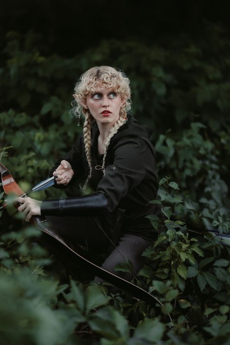 Dnd rangercore elfcore Renaissance faire aesthetic outfit Dnd Ranger Outfit, Dnd Photoshoot, Ren Faire Aesthetic, Dnd Ranger, Photo Moodboard, Core Fashion, Alternate Reality, Halloween Photoshoot, Character Inspo