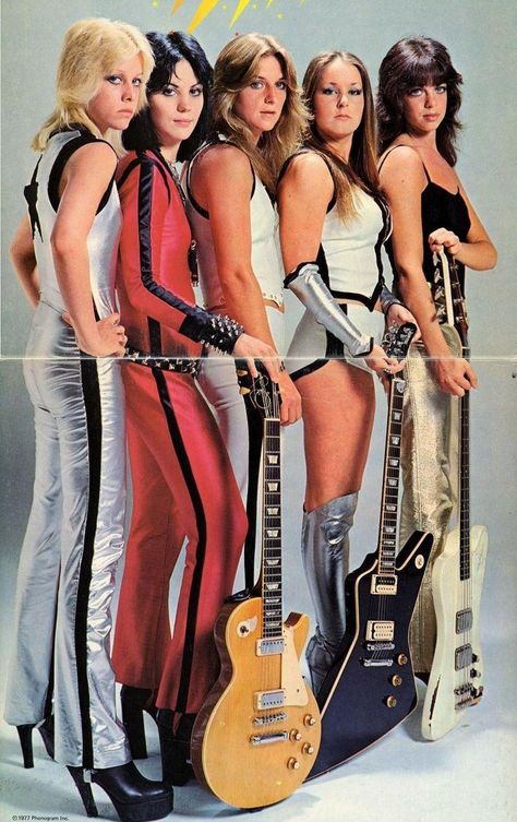 queens of noise Micki Steele, Garage Punk, Cherie Currie, Look 80s, The Runaways, Dark Wave, Lita Ford, Band Poster, Mode Hippie