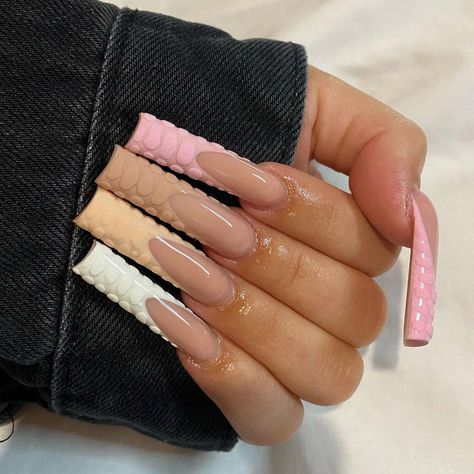 NAILS BY DARIANA 💗 on Instagram: “Giving you all the feels. 🤎 | Diamond Steel Top Coat @shopagaloreco code: DARIANA10” Nuni Dior, Long Square Nails, Tapered Square Nails, Long Acrylic Nail Designs, Drip Nails, Sweater Nails, Glow Nails, Short Square Acrylic Nails, Exotic Nails