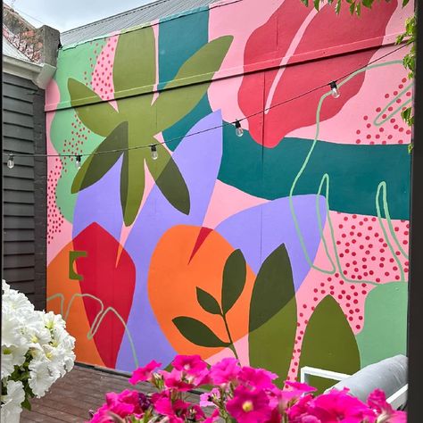 Hey Nice Murals – heynicemurals Simple Outdoor Mural, Backyard Murals, Patio Mural, Painted Garage Walls, Pool Mural, Arch Board, Outdoor Murals, Playroom Mural, Exterior Murals