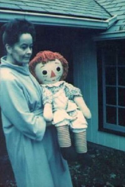 The Annabelle doll was a gift to 28-year-old Donna from her mother on her birthday as it would cheer her life. They would start to notice the doll moving on its own. if anyone tried to make fun of her she would hurt them.
#annabelle #annabellecomeshome #conjuring #warrens #scary #ghost #demons #horror #doll Dolls Videos, Annabelle Doll, Lorraine Warren, Paranormal Stories, Doll Videos, Strange Tales, Raggedy Ann Doll, Haunted Dolls, Ann Doll