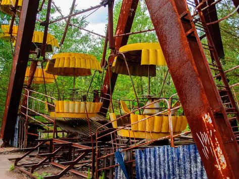 12 Expensive Structures Are the World That Are Now Abandoned Pripyat Ukraine, Abandoned Theme Parks, Abandoned Amusement Park, Greek Travel, Amusement Rides, Abandoned Amusement Parks, Abandoned Castles, Scandinavia Travel, Parc D'attraction