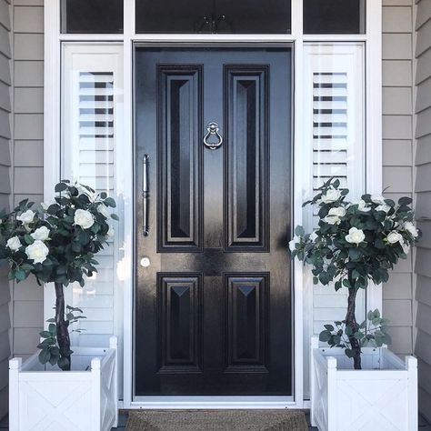 This beautiful entrance features a matching knocker and pull handle from our Sarlat range, available in 9 distinct finishes! Hamptons Front Door Entrance, Hampton Front Door Entrance, Hampton Door Handles, Hamptons Entry Door, Hamptons Door Handles, Hampton Style Front Door, Hampton Front Door, Door Handles Exterior Front Entrances, Hamptons Style Front Door