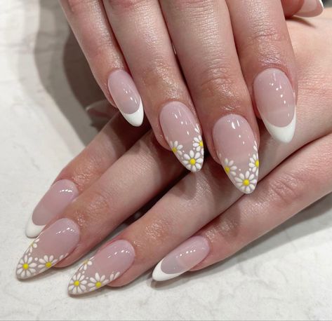 French Mani With Flowers, Wedding Nails Flowers, Flower Tips Nails, French Tip Floral Nails, French Floral Nails, Boston Nails, Cool French Tip Nails, Floral French Nails, Floral French Tip Nails