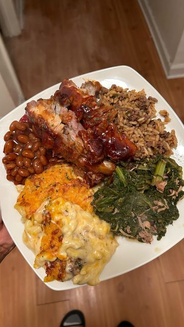 Thanksgiving Plates Soul Food, Black Thanksgiving Food, Food Ideas Black People, Black Meals, Soul Food Dinner Plates, Soulfood Sunday Dinner Ideas, Soul Food Dinner Party, Black People Food, Healthy Soul Food