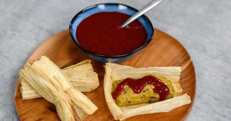 Native Thanksgiving, Recipe For Cranberry Sauce, Breads And Rolls, Thanksgiving Menu Planner, Rice Pops, Native American Food, Corn Husks, Berry Sauce, Cranberry Sauce Recipe