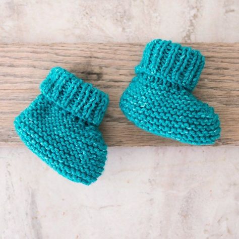 Straight Knitting Needle Patterns, Baby Hat Knitting Patterns Free Straight Needles, Cozy Crafts, Baby Socks Knitting Pattern, Knitted Baby Boots, Charity Knitting, Baby Bootees, Knitted Baby Booties, Baby Booties Free Pattern