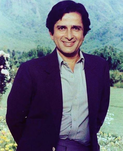 One of the most cherished and adored actors of Bollywood, Shashi Kapoor needs no introduction. The late actor had charisma, a pleasing personality and a smile to die for, and all of this had helped him carve his place into millions of hearts for decades. Women were crazy for him and wanted to be with him. They would line up outside his shooting sets to get a glimpse of him. Shashi Kapoor had made his debut as an actor in the 1961 film, Dharmputra. Then, he had featured in numerous films such as Sashi Kapoor, Smores Birthday Party, Smores Birthday, Kunal Kapoor, Shammi Kapoor, Shashi Kapoor, Guess The Movie, Vintage Icons, Vintage Bollywood