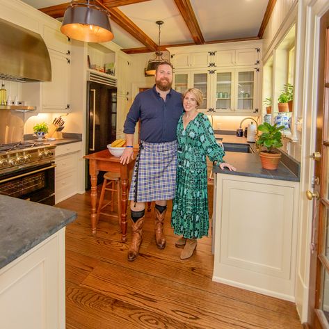 1930s Farmhouse, Ben Napier, David Phelps, Erin Napier, Joanna Gaines Style, Katie Stevens, Dream Farmhouse, Christmas Open House, Kitchen Cabinet Colors