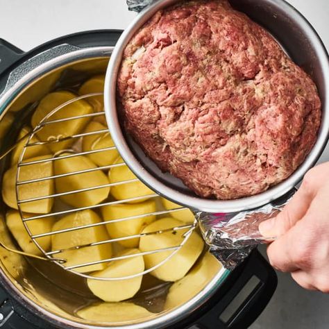 Meatloaf Potatoes, Meatloaf And Mashed Potatoes, Instant Pot Meatloaf, Recipe Instant Pot, Pot Accessories, How To Cook Meatloaf, Recipes Beef, Best Instant Pot Recipe, Easy Instant Pot Recipes