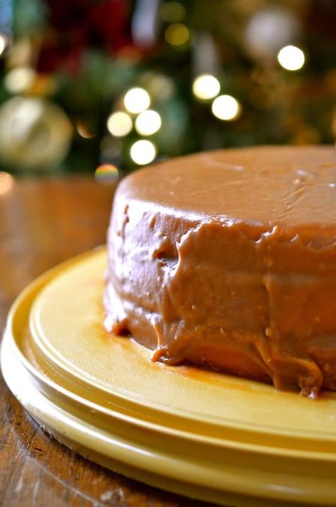 Award-winning chef and cookbook author Virginia Willis shares her family recipe for Old Fashioned Caramel Cake. Southern Caramel Cake, Caramel Cake Recipe, Caramel Icing, Apple Recipe, Cake Liner, Toffee Apple, Comfort Food Southern, Caramel Cake, Caramel Recipes