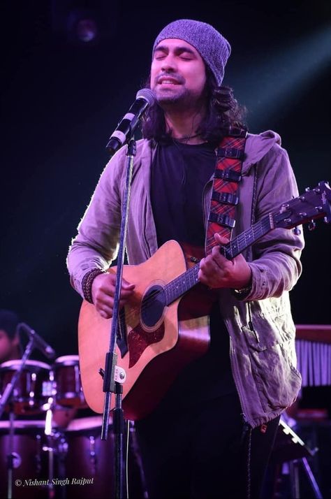 Jubin Nautiyal Bollywood singer and musician Jubin Nautiyal Wallpaper, Bollywood Singers, Indian Singers, Love Feeling Images, Dj Movie, Bollywood Images, Love Pic, Jubin Nautiyal, Best Music Artists