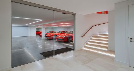 Perth Luxury Residence – Seaward Loop, Sorrento, WA, Australia – The Pinnacle List Underground Garage Design, Big Garage Ideas, Garage Modern Design, Luxury Car Garage Design, Luxurious Garage, Fancy Garage, Beautiful Garage, Basement Parking, Garage Designs