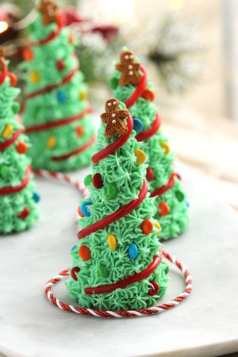 Super easy to make with just two ingredients! Easy Ice Cream Cone Christmas Tree recipe is so much fun for the kids to make and decorate. | @suburbansoapbox Christmas Tree Activity, Christmas Snack Recipes, Tree Activity, Christmas Tree Food, Christmas Cones, Sugar Cones, Easy Ice Cream, Cone Christmas Trees, Christmas Tree Crafts