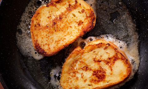 EC: Fried Bread Is Buttered Toast Living Its Best Life Native American Fry Bread, Savory Bread Puddings, Toast In The Oven, Tapas Dishes, Leftover Bread, Bread And Butter Pudding, Croutons Homemade, Fry Bread, Stale Bread