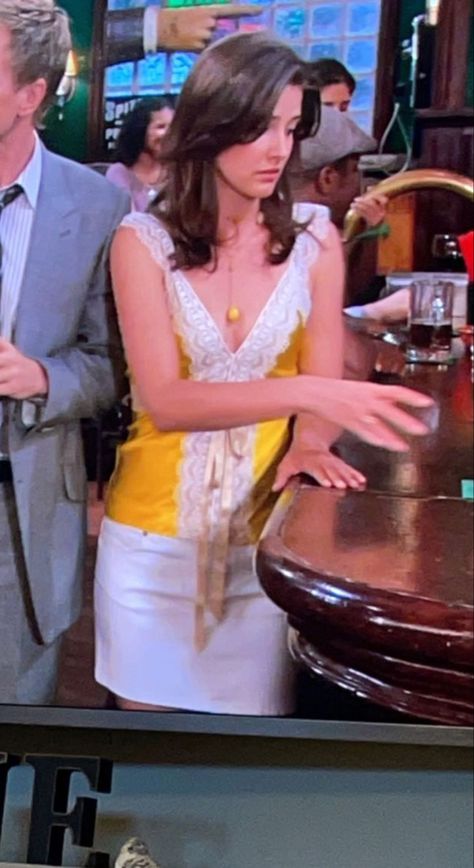 Robin Sherbacky Outfits, Himym Robin Outfits, How I Met Your Mother Lily Outfits, Robin Scherbatsky Outfit, Robin Himym Aesthetic, Sitcom Outfits, How I Met Your Mother Outfits Robin Scherbatsky, Himym Robin Quotes, How I Met Your Mother Robin And Barney