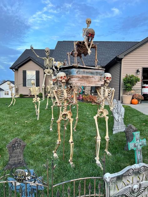 Posable Skeleton Ideas, Home Depot Halloween Decorations, Halloween Comics, Skeleton Ideas, Halloween Rules, Posable Skeleton, Skeleton Artwork, Creative Halloween Decorations, Scary Halloween Decorations Diy