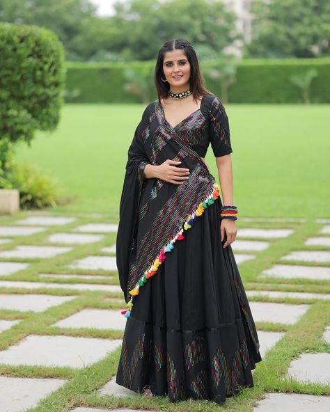 A dazzling pair of black chaniya choli beautifully layered with subtle embroidery of metallic threads is such a unique pick♣️🌈✨ @rups_boutique #ChaniyaCholi #GujaratiHeritage #usa #TraditionalAttire #CulturalFashion #india #NavratriVibes #DiwaliFashion #IndianWear #handcraftedwithlove Black Chaniya Choli, Navratri Ideas, Diwali Fashion, Subtle Embroidery, Chaniya Choli, Traditional Attire, My Heritage, Metallic Thread, Indian Wear