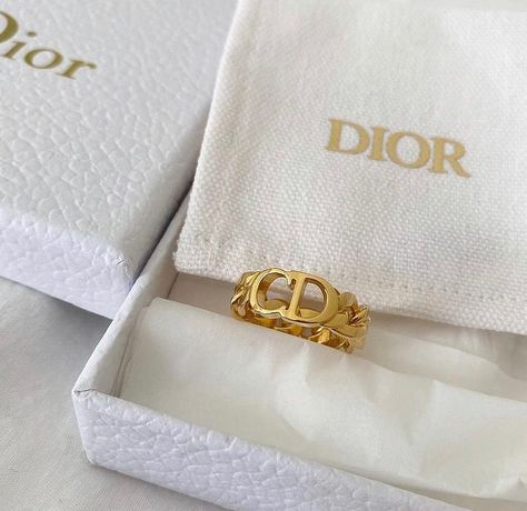 Emoji Jewelry, Chanel Ring, Expensive Jewelry Luxury, Dior Jewelry, Gold Aesthetic, Jewelry Accessories Ideas, Dope Jewelry, Bagan, Fesyen Hijab