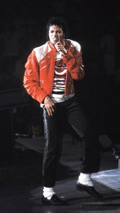 Iconic Musician Halloween Costume Ideas The Beatles Halloween, Musician Costume Ideas, Beatles Halloween, Musician Costume, Michael Jackson Thriller Era, Music Dress, Jermaine Jackson, Tight Tank Top, Kangol Hats