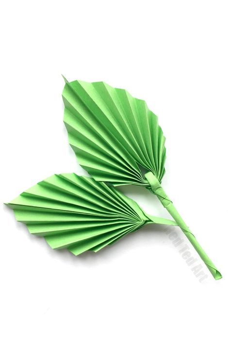 Palm Branch Craft, Leaf Crafts Kids, Palm Sunday Activities, Good Friday Crafts, Palm Sunday Decorations, Origami Leaves, Palm Sunday Crafts, Easter Paper Crafts, Sunday Activities