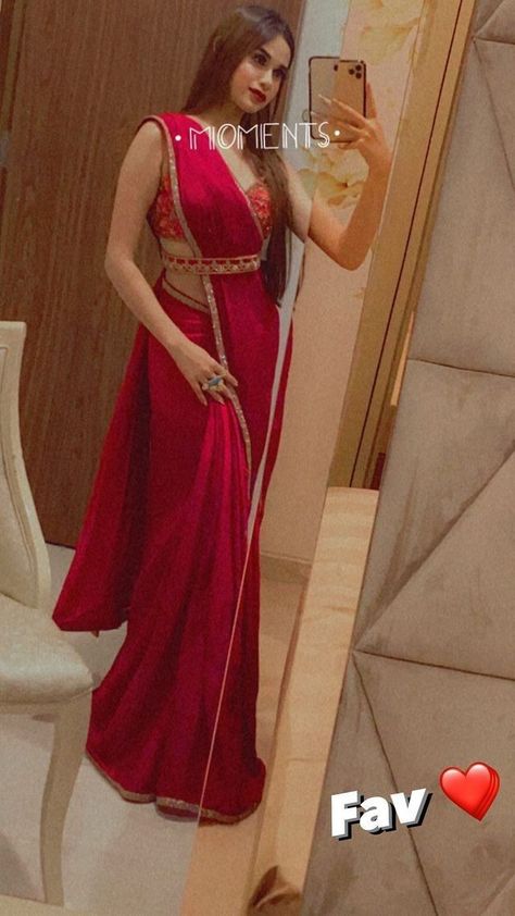 Trendy Sarees Party Wear Weddings, Pink Sarees, Sarees For Girls, Fancy Sarees Party Wear, Indian Saree Blouses Designs, Indian Fashion Saree, Saree Designs Party Wear, Indian Dresses Traditional, Designer Saree Blouse Patterns