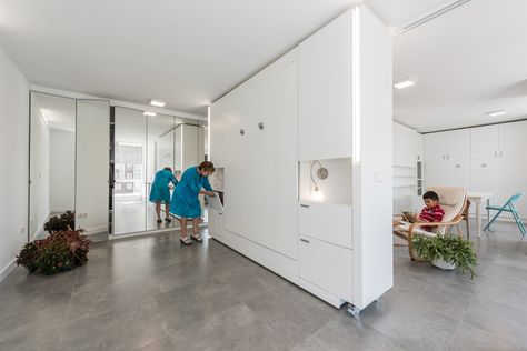 MJE House by PKMN Architectures Spanish Apartment, Movable Partition, Moveable Wall, Moving Walls, Movable Walls, Sliding Wall, Appartement Design, Apartment Architecture, Bedroom Studio