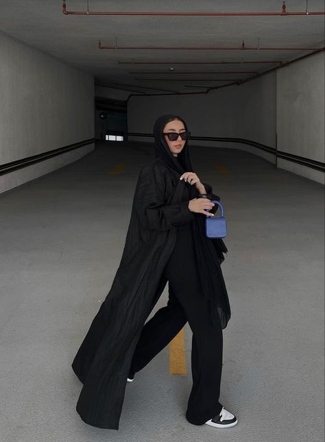 Black Abaya Outfit, Ramadan Fits, Rich Khaleeji, Khaleeji Lifestyle, Abaya Outfit, Black Abaya, Abaya Style, Eid Outfits, Goth Nails