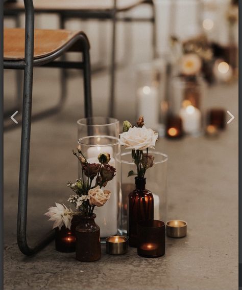 White And Brown Centerpiece, Amber Glass Bud Vases Wedding, Amber Bud Vases Fall Wedding, Amber Bud Vase Wedding, Amber And Clear Vases Wedding, Fairy Light Centerpiece Ideas, Black And Copper Wedding Centerpieces, Brown Glass Bottles Wedding, Amber Candle Holders Wedding