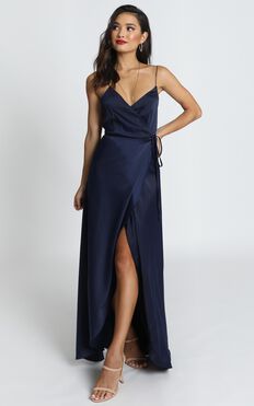 Marine Ball, Modern Bridesmaid, Fancy Clothes, Bridal Ideas, Art Landscapes, Maxi Styles, Formal Looks, Navy Dress, Dress Ideas