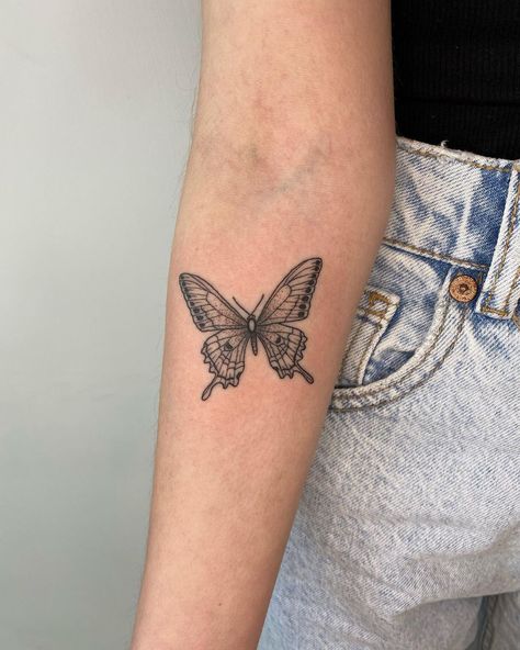 Ula on Instagram: “Small butterfly from my old flash for lovely Leigh today 💫 Thanks for your trust and being so brave! #butterfly #butterflytattoo…” Paramore Tattoo, Wife Tattoo, Medusa Tattoo Design, Style Scrapbook, Red Ink Tattoos, Medusa Tattoo, Band Tattoo, Tattoo Flash Art, Eye Tattoo