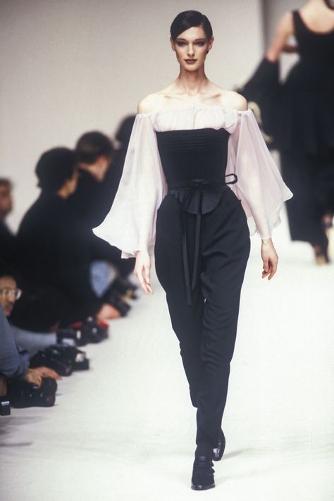 Angelo Tarlazzi, Anneliese Seubert, Runway Fashion Vintage, 90s Runway Fashion, Runway Fashion Couture, Future Outfit, Fancy Outfits, Dark Fashion, Fashion Fabric