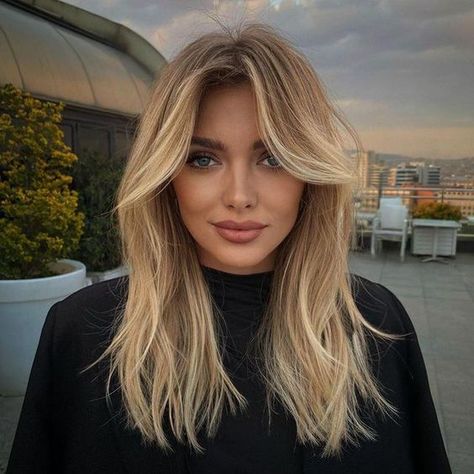 19 Winter Haircuts for Women in 2023-2024 - thepinkgoose.com Winter Haircut, Haircut For Square Face, 70s Hair, Kadeřnické Trendy, Bangs With Medium Hair, Vlasové Trendy, Blonde Hair Inspiration, Long Hair With Bangs, Long Blonde