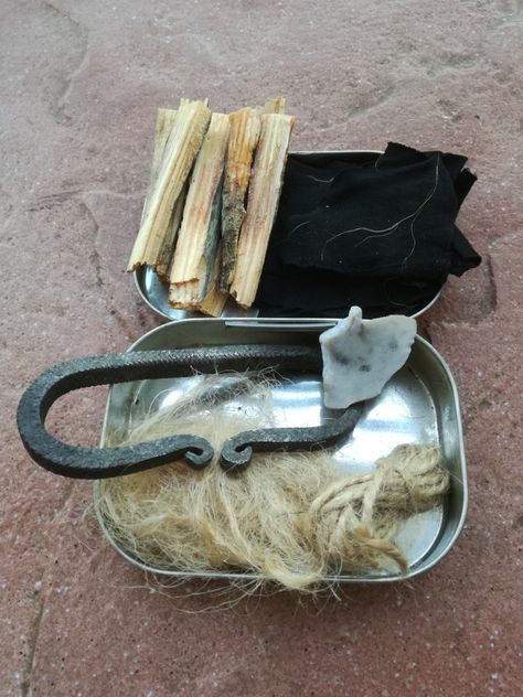 Flint and steel kit Primitive Aesthetic, Survival Tin, Long Hunter, Black Smithing, Flint And Steel, Bushcraft Skills, Primitive Survival, Magic Items, Life Styles