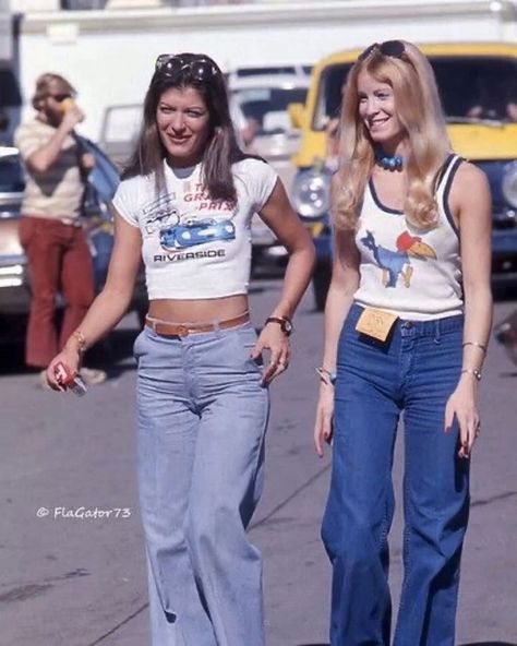 📌❣️pinterest • Instagram 70s Jeans Aesthetic, Surf Punk Outfit, 70s Women Fashion 1970s Vintage Photos, Casual 80s Outfits Women, Summer 70s Outfits, 70s Outfits Summer, 70s Casual Outfits, Casual 70s Outfits, 1970s Summer Fashion