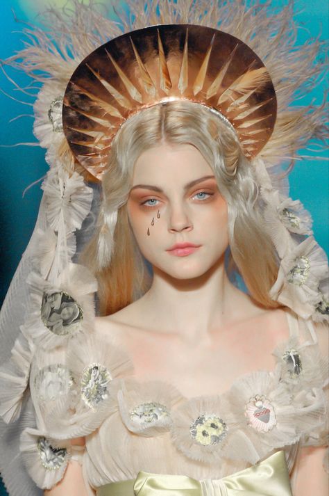 Angel Makeup, Jean Paul Gaultier Haute Couture, Jessica Stam, Photographie Portrait Inspiration, Fashion Photography Inspiration, Aesthetic Stuff, Winter Solstice, 인물 사진, Paul Gaultier