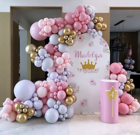 Princess Birthday Party Decorations Diy, Baby Birthday Backdrop, Kids Birthday Party Planner, Cupcake Rosa, Princess Backdrops, Balloon Walls, Princess First Birthday, Backdrop For Birthday Party, Baby Shower Balloon Decorations