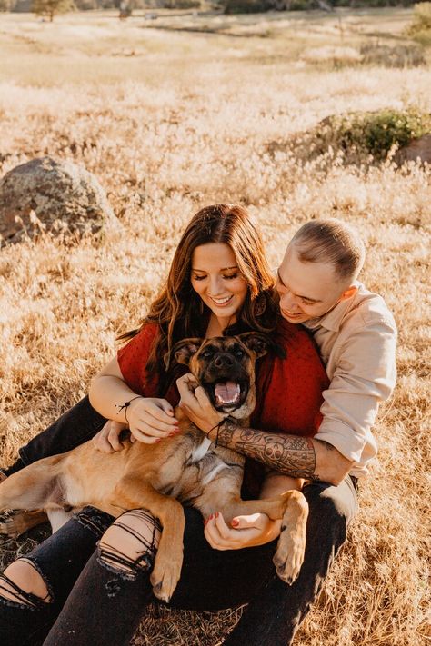 Fall Picture Outfits For Couples With Dog, Couples Picture With Dog, Couple And Dog Pictures, Fall Couple Pics With Dog, Goofy Couple Photoshoot, Couple With Dog Photography, Couple Dog Photoshoot, Couples With Dogs Photography, Cute Ideas For Couples