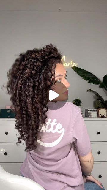 Sophie Marie on Instagram: "Do you struggle clumping your curls together ? Here are some curl tips for juicy ribbon curls ✅  Using @tangleteezer styling brush 💖 make sure you use lots of slip 💦 for these types of ribbon curling techniques   🏷️ tag a curlfriend who is new to embracing their curls   #curly #curlyhairtips #brushstyling #hairtutorial #hairtransformation" Corkscrew Curls Hairstyles, Spiral Perm Rods Sizes Curls, Curling Hair With Straws, Curly Hair With Wand, Curl Tips, Straw Curls, Rag Curls, Corkscrew Curls, Curling Techniques