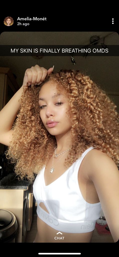 Hair For Light Skin, Girl With Curly Blonde Hair, Light Blonde Curly Hair, Blonde Curly Hair Black Women, Curly Hair Black Women, Amelia Monet, Light Skin Girl, Ginger Blonde, Curly Blonde Hair