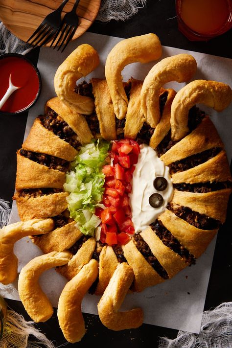 Spider Taco Ring Classroom Snack Ideas, Taco Ring Recipe, Taco Ring, Halloween Food Snacks, Taco Fillings, Halloween Classroom, Crescent Dough, Halloween Appetizers, Crescent Roll Dough