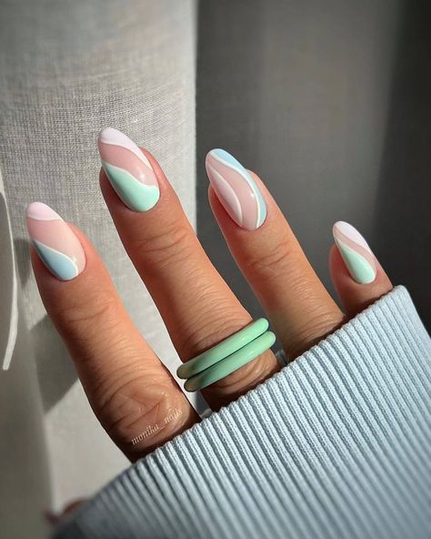 March Nails Coffin Shape, Almond St Patrick Nails, Short Acrylic Nails St Patricks Day, Nails For Saint Patricks Day, Aesthetic St Patricks Day Nails, At Patrick's Day Nails, Spring St Patricks Day Nails, Nails For Ireland, March Nail Ideas 2023