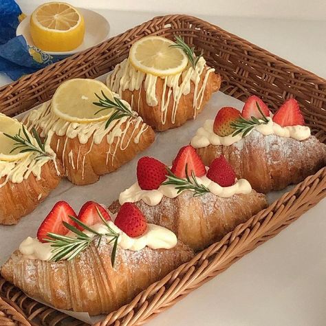 #croissants #strawberry #lemon Strawberry Croissants, Lemon And Strawberry, Food Branding, Pretty Dessert, Food Babe, Food Sweet, Japanese Dessert, Healthy Sweets Recipes, Food Places