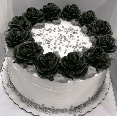 Black Rose Cake Birthday, Black Rose Cake, Rose Birthday Cake, Rosé Birthday Cake, Rose Cake Design, Rose Birthday, Black And White Roses, Cake Designs Images, Wedding Cake Roses