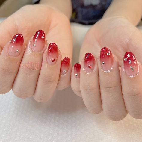 Red Nails Style, Red Nail Art Inspiration, Red Nails Korean Style, Red Kawaii Nails, Gel Nails Red Design, Nail Art Simple Red, Red Blush Nails, Gel Nail Designs Red, Red Korean Nails