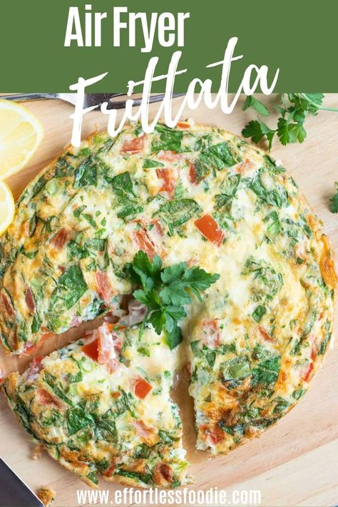 A tasty air fryer breakfast frittata that's quick and easy to make. Perfect for a healthy protein-packed breakfast to start the day! Air Fryer Frittata, Fritata Recipe, Airfryer Breakfast, Feta Frittata, Air Fryer Breakfast, Air Fryer Recipes Breakfast, Breakfast Frittata, Healthy Vegetarian Dinner, Frittata Recipes