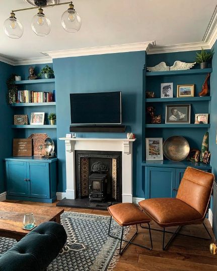 Eclectic Interior Design Samples and How to Do it Yourself | Skillshare Blog Modern Eclectic Interior Design, Alcove Ideas Living Room, Modern Eclectic Interior, Navy Living Rooms, Eclectic Homes, New House Living Room, Victorian Living Room, Dark Living Rooms, Eclectic Interior Design