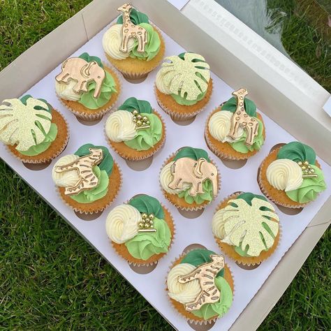 Jungle themed cupcakes farm animals fondant green buttercream piping young wild and three banana leafs giraffe zebra elephant gold glitter cricut sprinkles colour mill Pink Safari Cupcakes, Cupcake Jungle Theme, Jungle Safari Cupcakes, Two Wild Birthday Cupcakes, Wild One Cupcakes Boy, Jungle Animal Cupcakes, Party Animal Cupcakes, Jungle Cupcakes Safari, Wild One Birthday Cupcakes